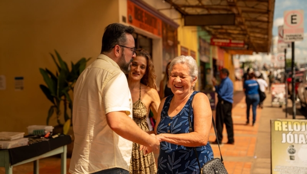 Nas ruas de Rio Branco, Alan Rick recebe manifestações de apoio e ouve apelos da população